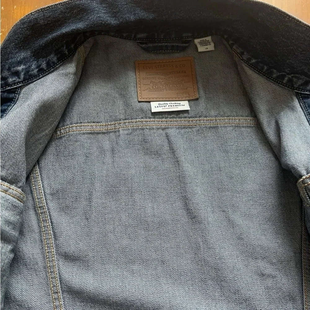 Levi’s Premium 72334-0573 Big E Trucker Jacket L Oversized Fade EUC 25x28 - Picture 5 of 10
